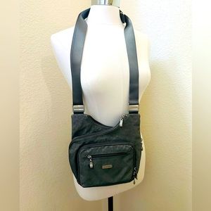 EUC - Baggallini Criss-Cross Bag.